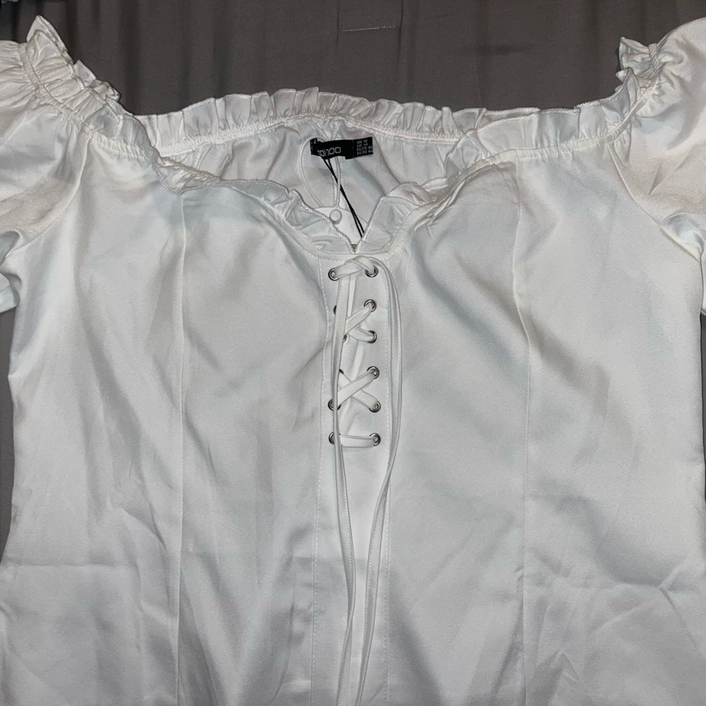 NWT BooHoo Lace up white top